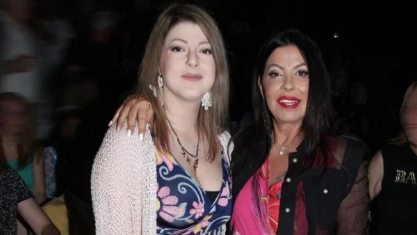 Σε προχωρημένη εγκυμοσύνη η κόρη της Άντζελας Δημητρίου, Όλγα - Το βίντεο με την φουσκωμένη της κοιλίτσα