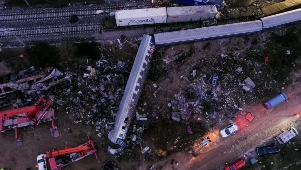 Σύγκρουση τρένων στα Τέμπη: Στους 43 οι νεκροί – 20 έως 30 ετών ο μέσος όρος ηλικίας