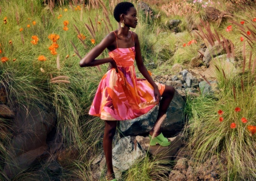 Isla Hennes: Ταξίδι με στυλ με τη νέα συλλογή των H&M - Άνοιξη 2023