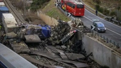 Τέμπη: «Έφυγε από τα χέρια της κόρης μου που την τάιζε και...» - Ανατριχίλα με την περιγραφή της γιαγιάς του βρέφους που σώθηκε από την σύγκρουση