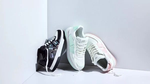 Η DKNY παρουσιάζει τις τάσεις και τα χρώματα της σεζόν