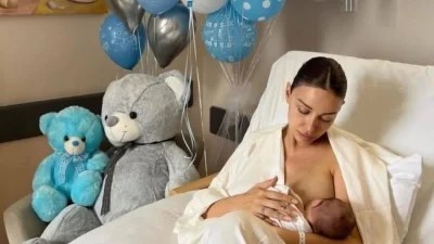 Σε πελάγη ευτυχίας η Ελένη Φουρέιρα στην πρώτη βόλτα με τον νεογέννητο γιο της - Το σώμα της λίγες μέρες μετά τη γέννα
