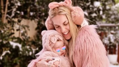 Βγαλμένο από παραμύθι - Με ταπετσαρία, φωτάκια και μεγάλο χαλί το παιδικό δωμάτιο της κόρης της Γαστεράτου