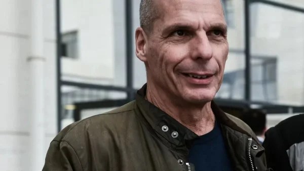 Γιάνης Βαρουφάκης: Ταυτοποιήθηκαν 2 δράστες για τον ξυλοδαρμό του στα Εξάρχεια