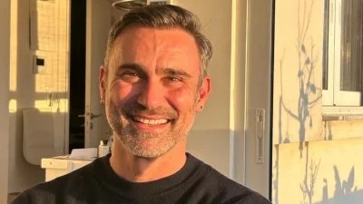 «Για τα γκέι παιδιά που μεγάλωσαν στην επαρχία...» - Οι συγκινητικές αναρτήσεις του Καπουτζίδη για τις Σέρρες και τον Πάνο Νάτση