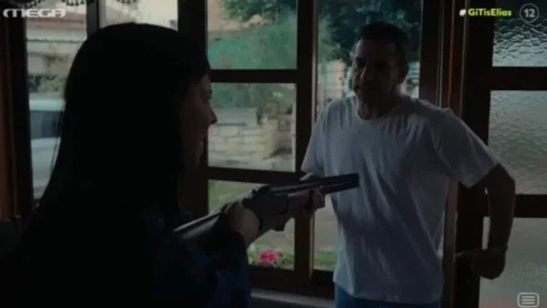 Γη της Ελιάς: «Χτυπιέμαι! Τι είδωλο» - Η Αρετή έμαθε ότι ο Ανδρέας είναι παντρεμένος και τον κυνήγαγε με την καραμπίνα