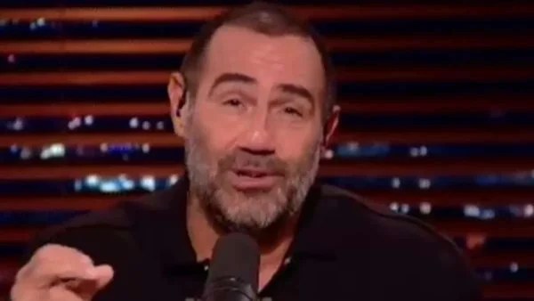 Βινύλιο: «Σκάνδαλο μονής Βατοπεδίου!» - Τρελάθηκαν οι τουιτεράδες με την επιστροφή της εκπομπής του ΑΝΤ1