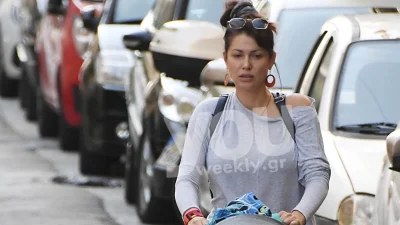 Με στεφάνι στα μαλλιά της - Βαφτίστηκε η μοναχοκόρη της Κλέλιας Ρένεση σε ηλικία 4 ετών