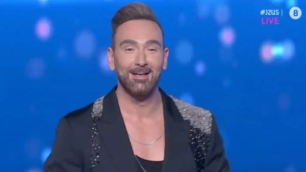 Άλαλος ο Κοκλώνης: Με δερμάτινο λάτεξ look και κοντοκουρεμένο μαλλί - Όλα τα βλέμματα πάνω στη Βανδή στο J2US