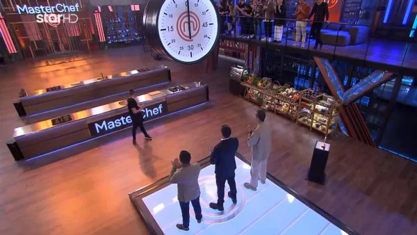 Masterchef 7: «Πάλι ρε μ@λ@κ@;;;» - Έξαλλοι στον εξώστη με τη νέα ''εισβολή''