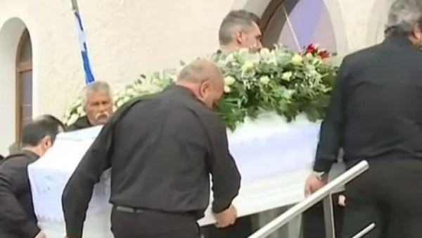 Τέμπη: Σε βαρύ κλίμα - Παρών στην κηδεία του 28χρονου μηχανοδηγού ο πατέρας του μετά την μεταφορά από την Τουρκία
