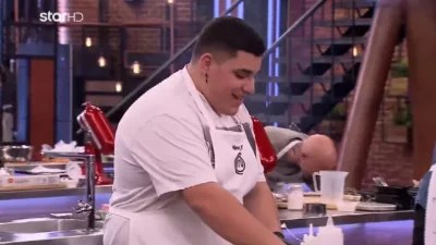 Masterchef 7: Ξεκαρδιστικό σκηνικό με το Μότο μότο - «Μ' αρέσει πολύ ο κύριος Κοντιζάς...»