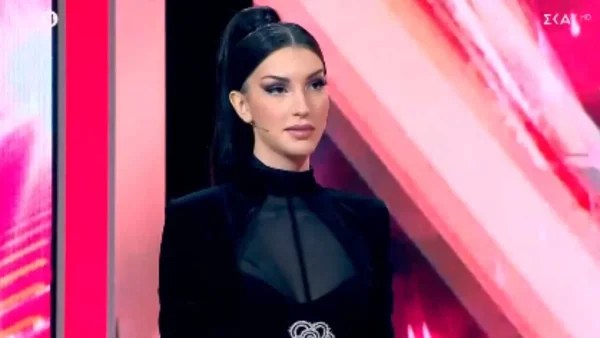 My style rocks: «Μια πολύ φτηνή απομίμηση...» - Το νέο ''καρφί'' της Βασιλικής στη Χριστιάννα Καρνέζη