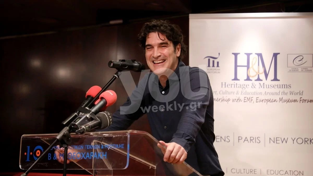 Δεν μοιάζουν και πολύ: Πανύψηλος με γαλάζια μάτια - Αυτός είναι ο μπαμπάς του Χριστόφορου Παπακαλιάτη