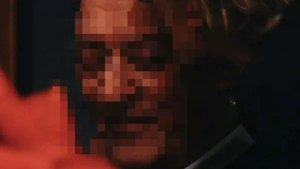 Την ώρα που τον φιλούσε και τον αγκάλιαζε - Σύζυγος αγαπημένου συγγραφέα ανακοίνωσε την μάχη του με τον καρκίνο
