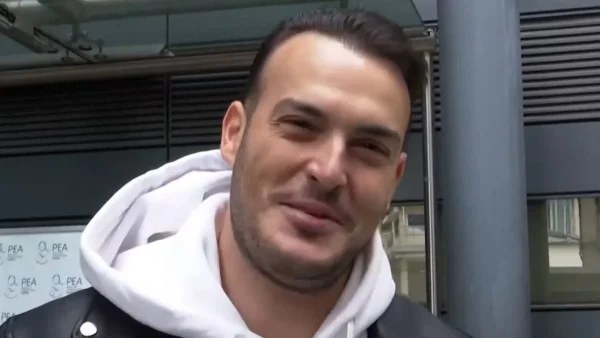 Οδηγούσε και παραμιλούσε από την χαρά του - Η τρυφερή στιγμή του Σάκη Αρσενίου με τον γιό του