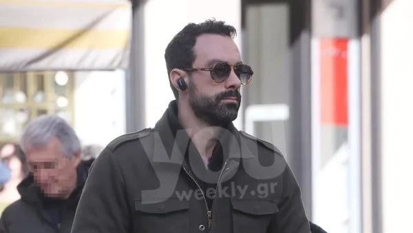 Με το κεφάλι σκυφτό  - Η μοναχική βόλτα του Σάκη Τανιμανίδη στο κέντρο της Αθήνας