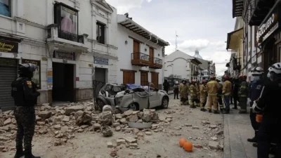 Σεισμός στον Ισημερινό - 15 νεκροί και εκατοντάδες τραυματίες μέχρι τώρα
