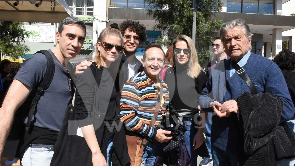 Τέμπη: «Αχρείοι υποκριτές που...» - Η απάντηση του Σπύρου Μπιμπίλα στις αντιδράσεις για τις χαμογελαστές φωτογραφίες στην πορεία των ηθοποιών