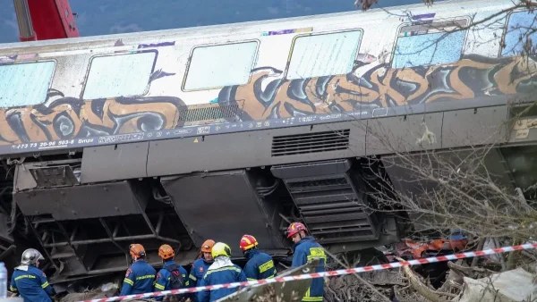 «Στεκόμαστε δίπλα στις οικογένειες των θυμάτων» - Η ανακοίνωση της Hellenic Train για την τραγωδία στα Τέμπη 
