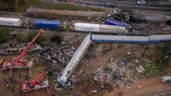 Τραγωδία Τέμπη: Αναγνωρίστηκαν οι πρώτοι σοροί - Ανάμεσα τους τρεις φοιτήτριες από την Καλαμπάκα