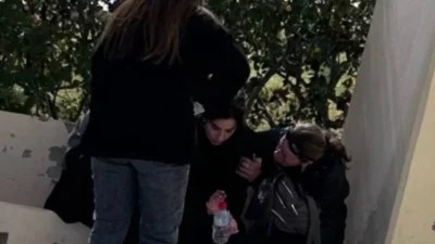 Τέμπη: «Παιδάκι μου, παιδάκι μου» - Συντετριμμένοι όλοι στην κηδεία της 50χρονης Μαίρης