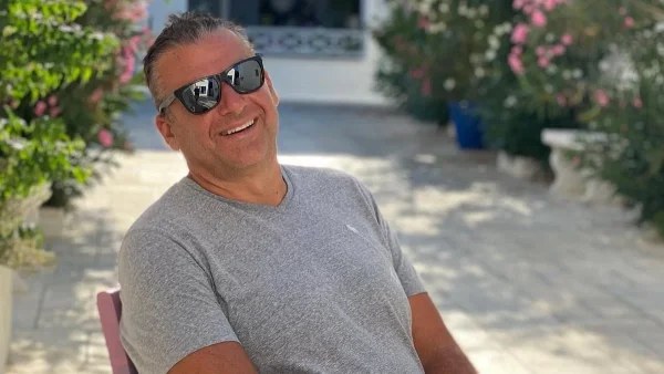 Με πισίνα και θέα όλο το Αιγαίο - Φωτογραφίες από το πέτρινο σπίτι του Γιώργου Λιάγκα στην Τήνο