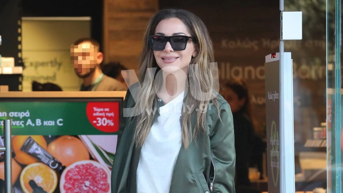 Κούκλος με μεγάλο χαμόγελο - "Σούσουρο" με την φωτογραφία της Δέσποινας Βανδή με τον γιο του αδερφού της
