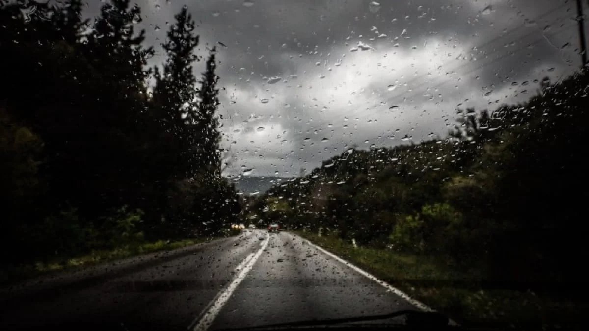 Θα πλημμυρίσουν οι δρόμοι: Έντονες βροχές και καταιγίδες τις επόμενες ώρες - Που θα "χτυπήσουν" τα καιρικά φαινόμενα