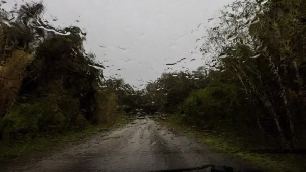 Καιρός (30/4): Θα βρέξει καρεκλοπόδαρα! Ποιες περιοχές θα "χτυπήσουν" τα φαινόμενα;