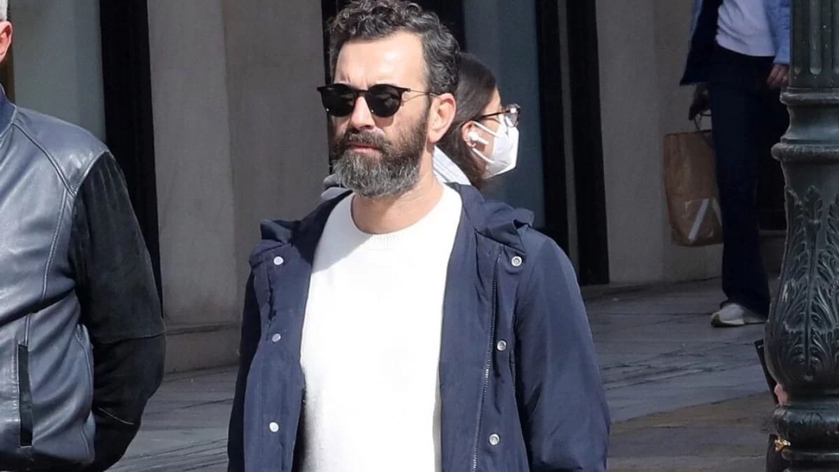 Στο νοσοκομείο ο Άγγελος Μπράτης - Η φωτογραφία με τον ορό στο χέρι του
