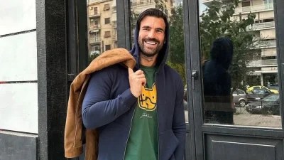 Πατέρας και γιός εν δράση - Η νέα φωτογραφία του Δημήτρη Αλεξάνδρου με το μωρό στο Κάιρο