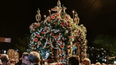 Πάσχα 2023: Στα ύψη οι τιμές των λουλουδιών - Τι θα συμβεί με τον στολισμό των Επιταφίων