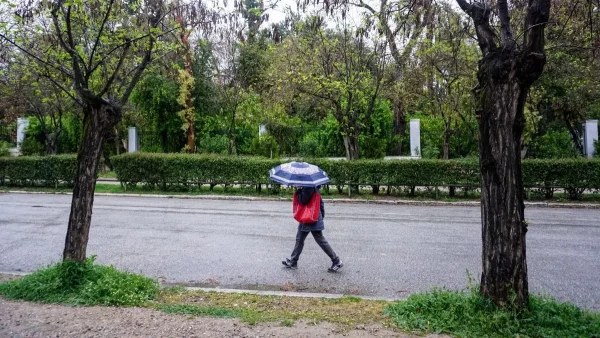 Αντί για μαγιό, βγάλτε ομπρέλες - Τι λένε τα Μερομήνια για τις πρώτες εβδομάδες του Ιουνίου