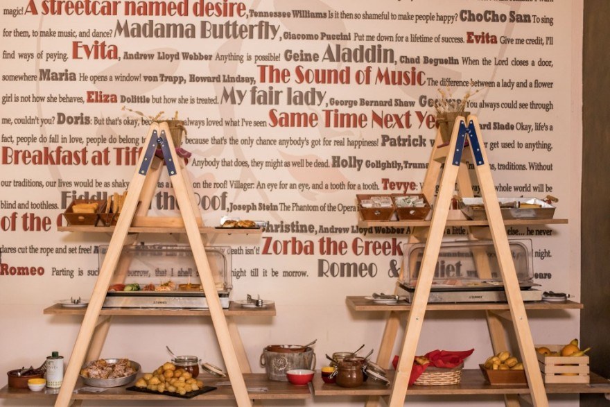 Theatro Hotel Odysseon: Το εστιατόριο Thymeli food & drinks είναι μια πραγματική εμπειρία γεύσεων