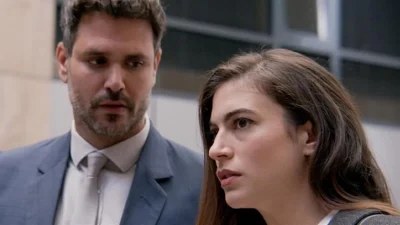 Παγιδευμένοι: «Θα εξηγηθούμε οι δυο μας» - Τον μαχαιρώνει με σουγιά και λιποθυμάει στο αμάξι