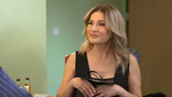 Χαιρέτα μου τον πλάτανο (20/4): Η Πέπη φτάνει στο χωριό και παθαίνει ντουβρουτζά