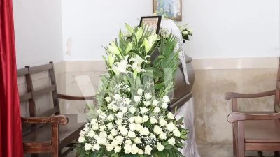 Στα μαύρα ο γιος της - Σύσσωμος ο καλλιτεχνικός χώρος στο τελευταίο αντίο της Ρένας Κουμιώτη