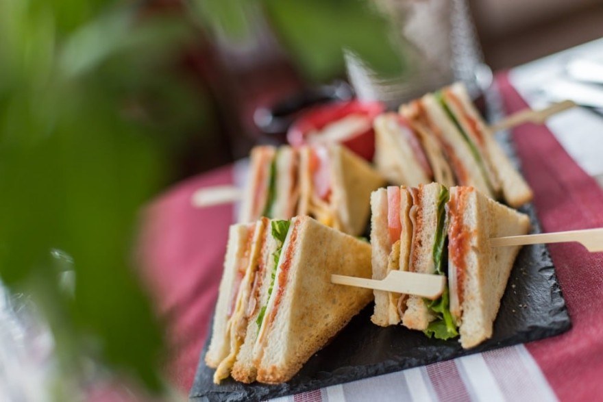 Theatro Hotel Odysseon: Το εστιατόριο Thymeli food & drinks είναι μια πραγματική εμπειρία γεύσεων