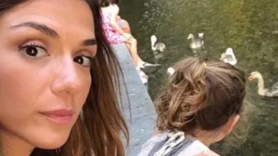 Έβαψε πασχαλινά αυγά με την κόρη της - Περήφανη μαμά η Βάσω Λασκαράκη για την μικρή Εύα