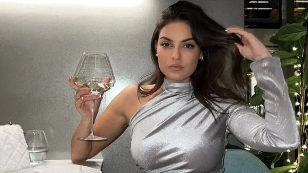 «Προτιμώ να μείνω μόνη μου παρά...» - Τα "καρφιά" της Βρισηίδας Ανδριώτου στο instagram