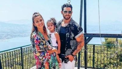 Τους "φόρτωσε" στο βανάκι και έφυγαν - Η Πασχαλινή απόδραση της Ελένης Χατζίδου με τον Ετεοκλή Παύλου και την κόρη τους