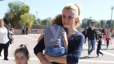 «Η μητέρα μου γιορτάζει και σήμερα γιατί δεν έχει φύγει ποτέ» - Σπαράζουν καρδιές με την φωτογραφία της Κατερίνας Καραβάτου για την γιορτή της μητέρας