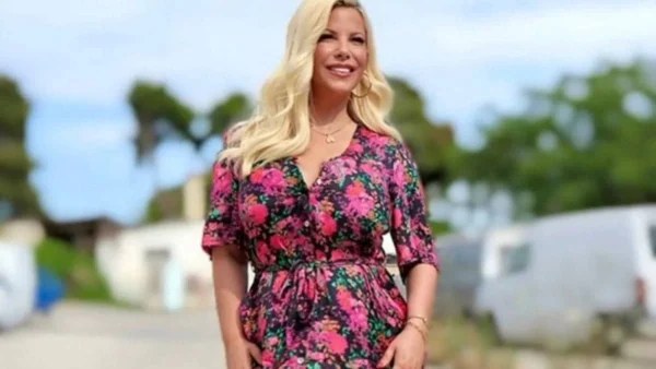 Αγνώριστη και καταμελάχρινη - Η πρώτη φωτογραφία της Αντελίνας Βαρθακούρη μετά από μήνες απουσίας