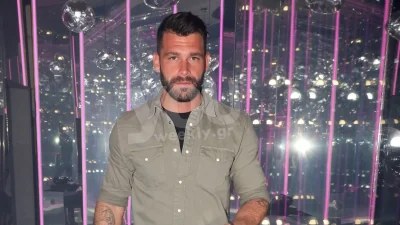 Στάθης Σχίζας: Με το κινητό στο χέρι και αγέλαστος στα μπουζούκια - Η πρώτη δημόσια εμφάνιση μετά τον χωρισμό με την Αλεξάνδρα Παναγιώταρου