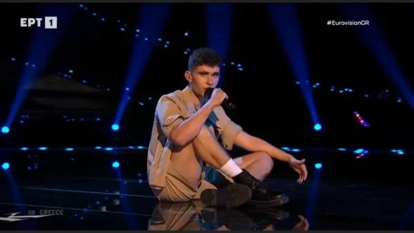 Eurovision 2023: "Έσκισε" ο Victor Vernicos - Το εντυπωσιακό σκηνικό της Ελλάδας και η μελωδική φωνή του 16χρονου "μάγεψαν"