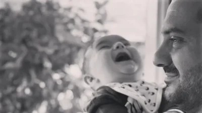 Ο ένας γάλα, ο άλλος μπύρα - Η βόλτα του Λεωνίδα Κουτσόπουλου με τον γιο του και η ξεκαρδιστική φωτογραφία