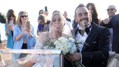 Αποκλειστικό: Ραμμένα πάνω της με γαλλικά υφάσματα - Όλες οι λεπτομέρειες για τα δυο νυφικά της Μαριλού Κόζαρη