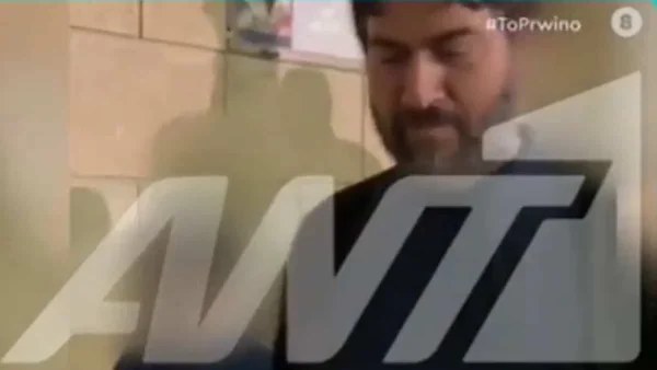 Πατέρας Αντώνιος: «Είδες το θράσος που έχεις; Πες του Λιάγκα...» - Η αντίδρασή του στην κάμερα έξω από τη Μητρόπολη