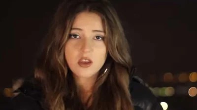 Τραγωδία Τέμπη: «Αυτά τα τραγούδια, τα τραγούδησε πάνω στο μνήμα όταν την κηδέψαμε» - Συγκλονίζει η γιαγιά της Φραντζέσκας